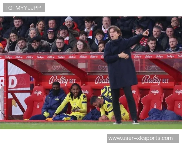 弗兰克谈斯彭斯被换下后的情绪表达对球队失利感到非常失望